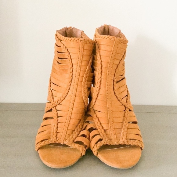 Forever 21 Faux Suede Heeled Cutout Sandals Open Toe 6 - Picture 2 of 6